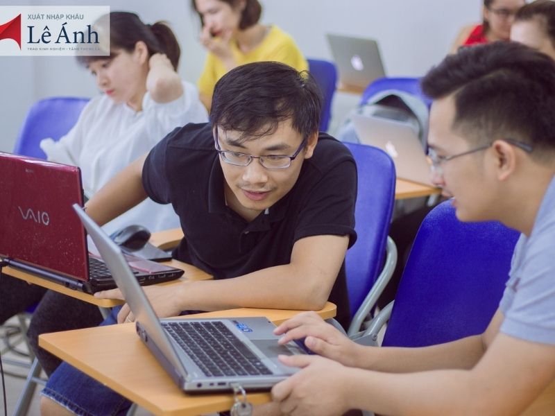 Học viên học xuất nhập khẩu tại Lê Ánh